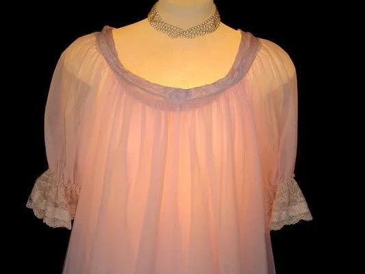 * NEW WITH TAG - EXQUISITE VINTAGE MISS ELAINE DUCHESS PINK LACE & RIBBON DOUBLE NYLON PEIGNOIR & NIGHTGOWN SET