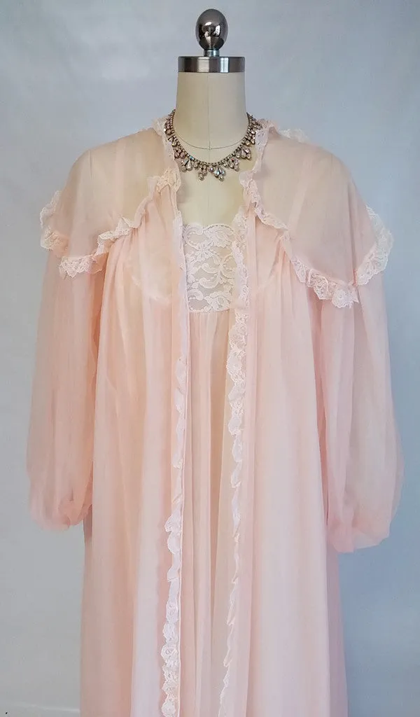 *EXQUISITE VINTAGE FLUFFY INTIME LACE DOUBLE NYLON PEIGNOIR & NIGHTGOWN IN VENETIAN PEACH