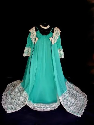 *FROM MY OWN PERSONAL COLLECTION - RARE, RARE VINTAGE INTIME ORIENTAL JADE  DOUBLE NYLON & LACE PEIGNOIR & NIGHTGOWN SET