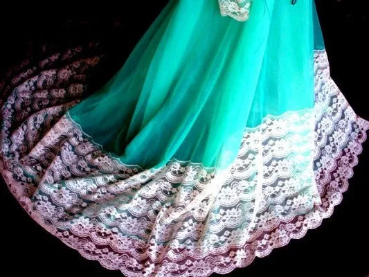 *FROM MY OWN PERSONAL COLLECTION - RARE, RARE VINTAGE INTIME ORIENTAL JADE  DOUBLE NYLON & LACE PEIGNOIR & NIGHTGOWN SET