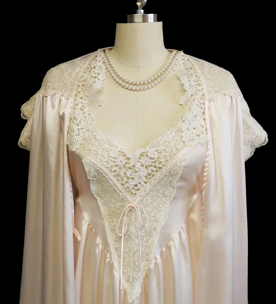 *GORGEOUS VINTAGE DONNA RICHARD LACE & SATIN PEIGNOIR & NIGHTGOWN SET IN SHIMMERING PINK PEARL