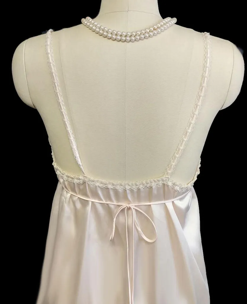 *GORGEOUS VINTAGE DONNA RICHARD LACE & SATIN PEIGNOIR & NIGHTGOWN SET IN SHIMMERING PINK PEARL