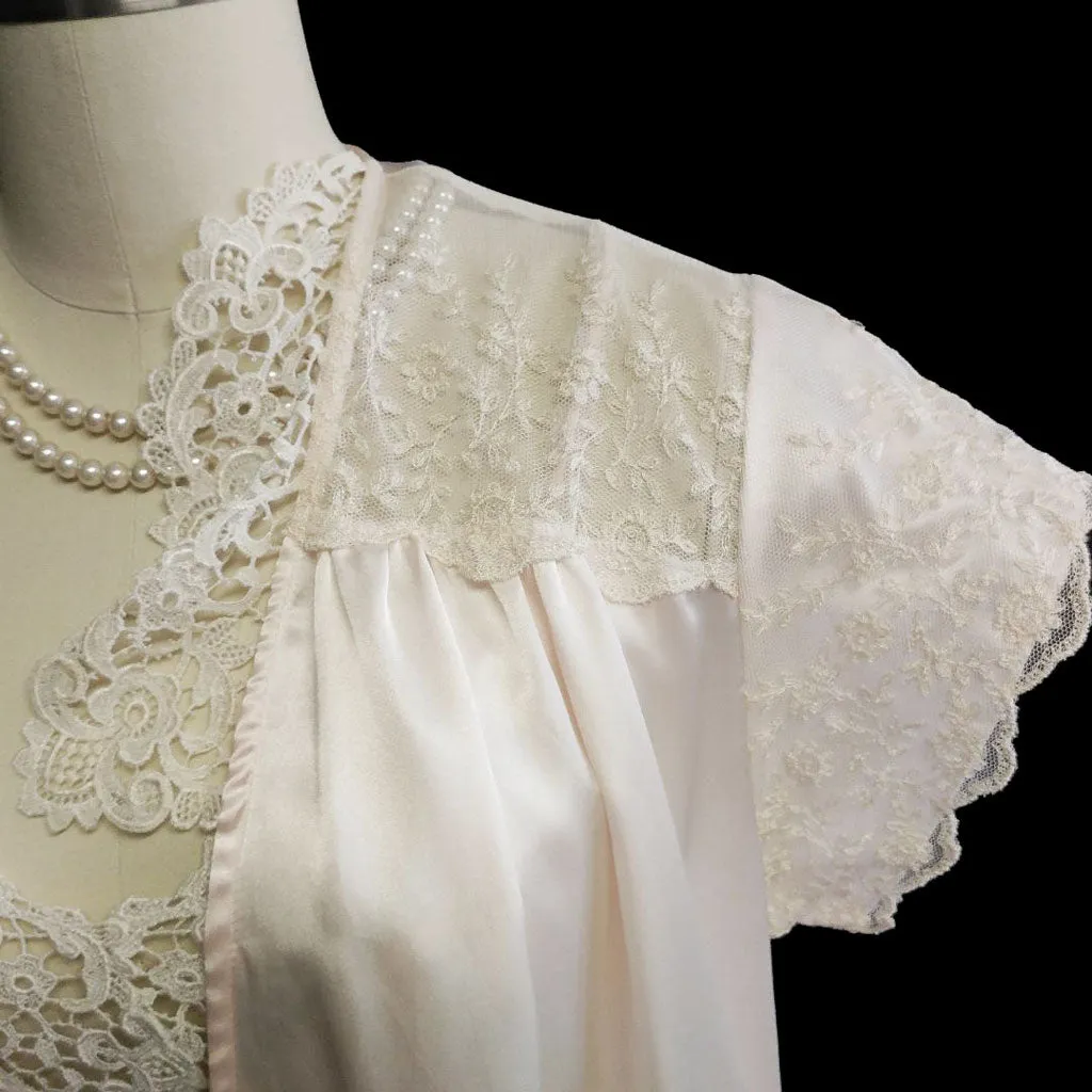 *GORGEOUS VINTAGE DONNA RICHARD LACE & SATIN PEIGNOIR & NIGHTGOWN SET IN SHIMMERING PINK PEARL