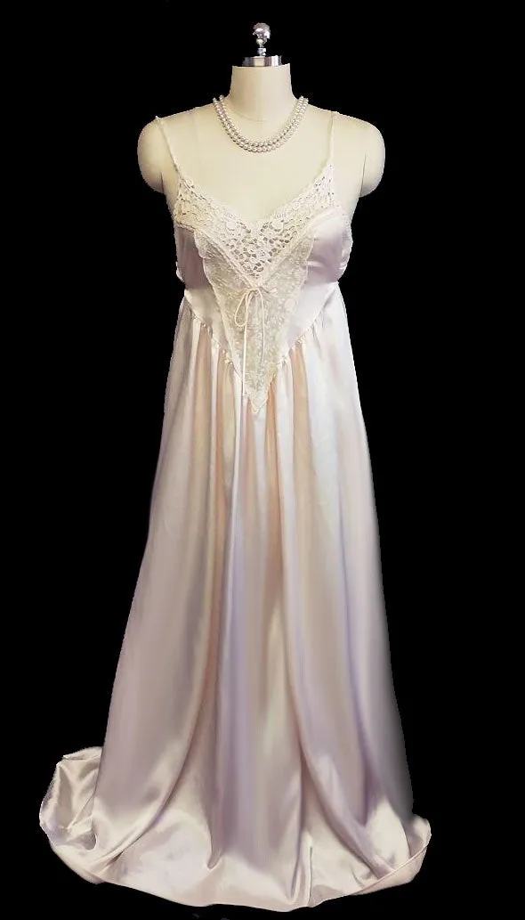 *GORGEOUS VINTAGE DONNA RICHARD LACE & SATIN PEIGNOIR & NIGHTGOWN SET IN SHIMMERING PINK PEARL