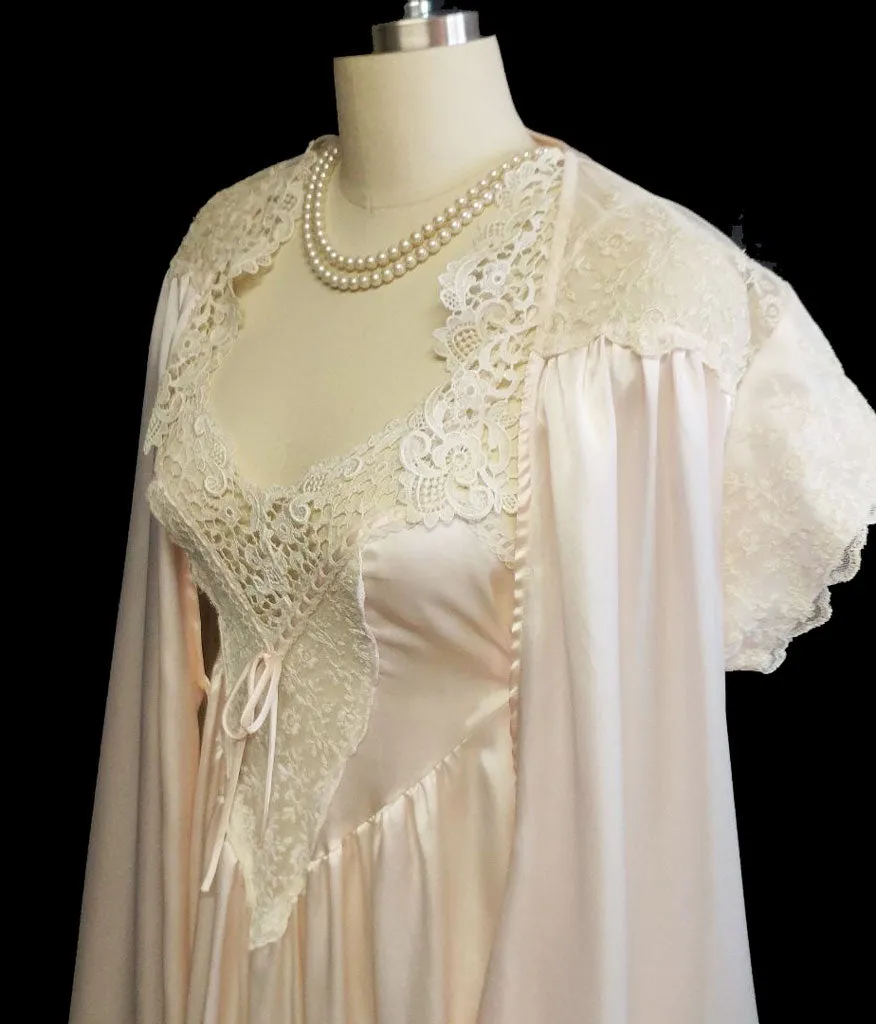 *GORGEOUS VINTAGE DONNA RICHARD LACE & SATIN PEIGNOIR & NIGHTGOWN SET IN SHIMMERING PINK PEARL