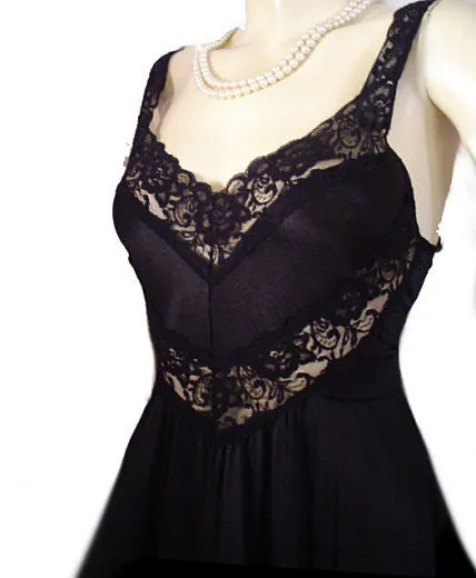 *GORGEOUS VINTAGE OLGA-LOOK CHEVRON LACE SPANDEX 15-1/2 FEET GRAND SWEEP NIGHTGOWN IN COAL DUST