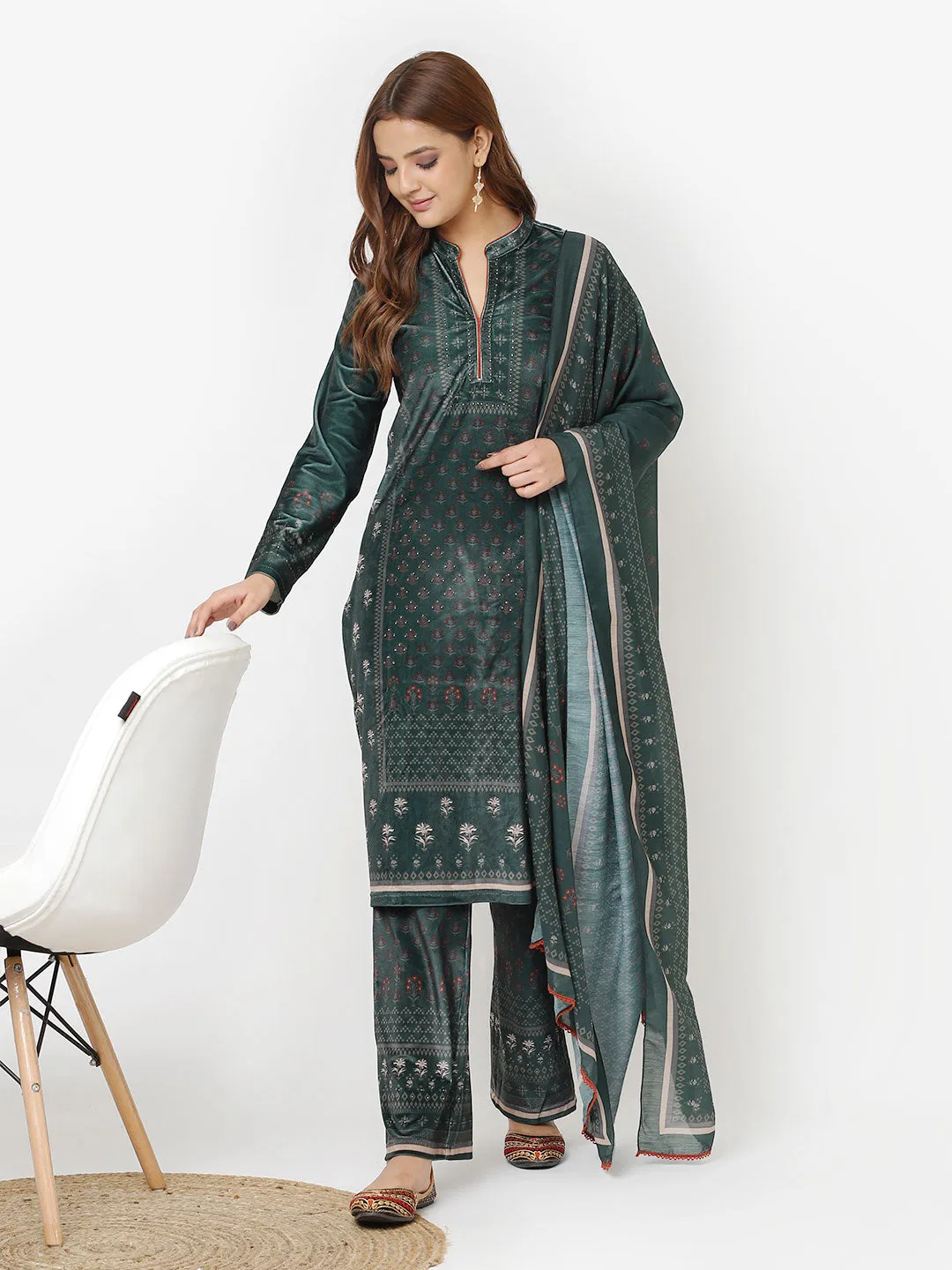 Green Printed Velvet Kurta Set for Women with Geometric Motifs (With Dupatta)