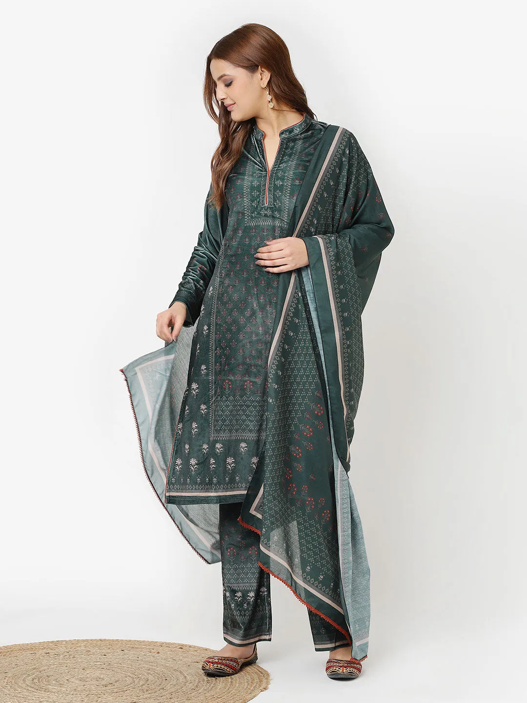 Green Printed Velvet Kurta Set for Women with Geometric Motifs (With Dupatta)