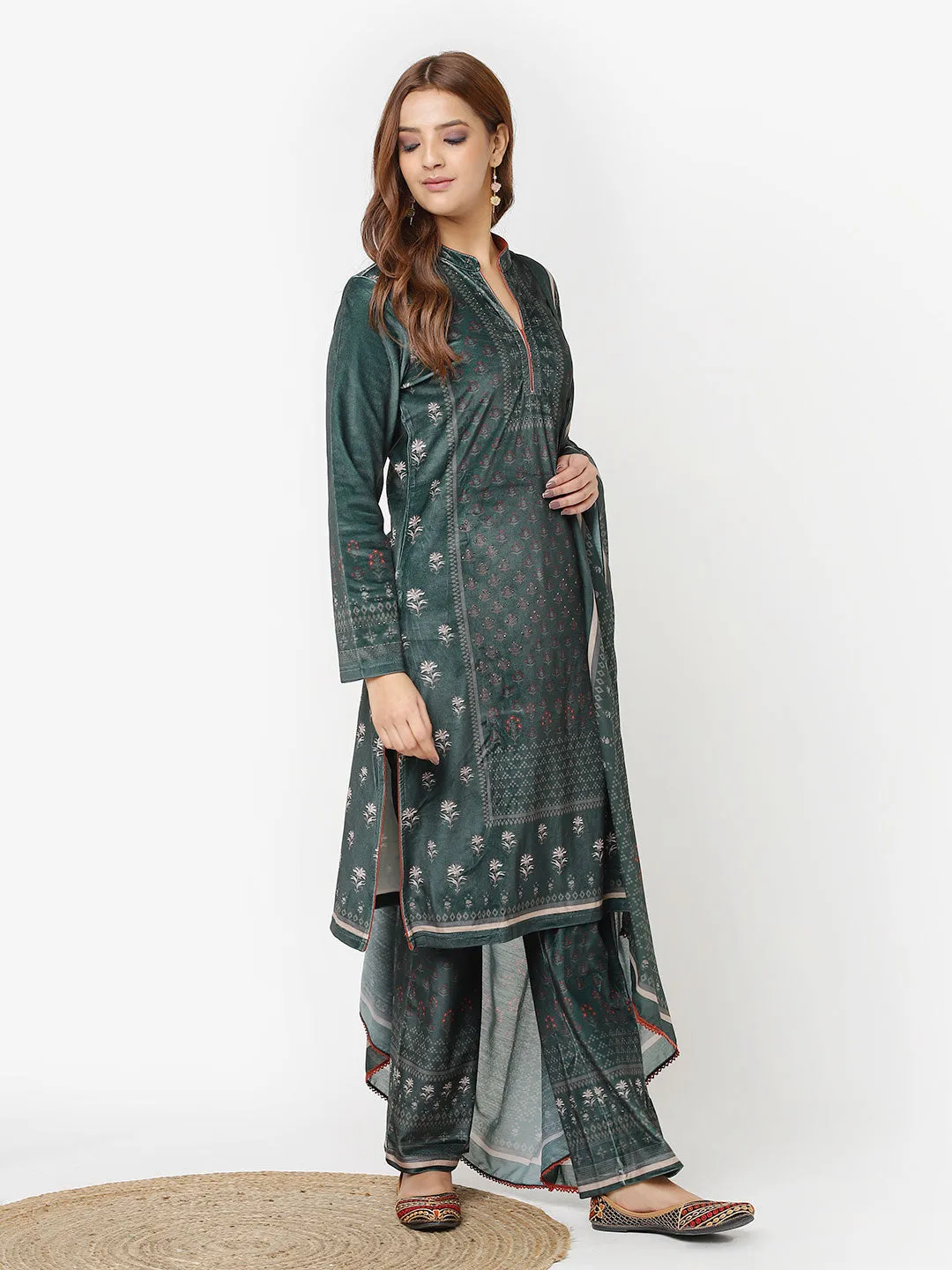 Green Printed Velvet Kurta Set for Women with Geometric Motifs (With Dupatta)