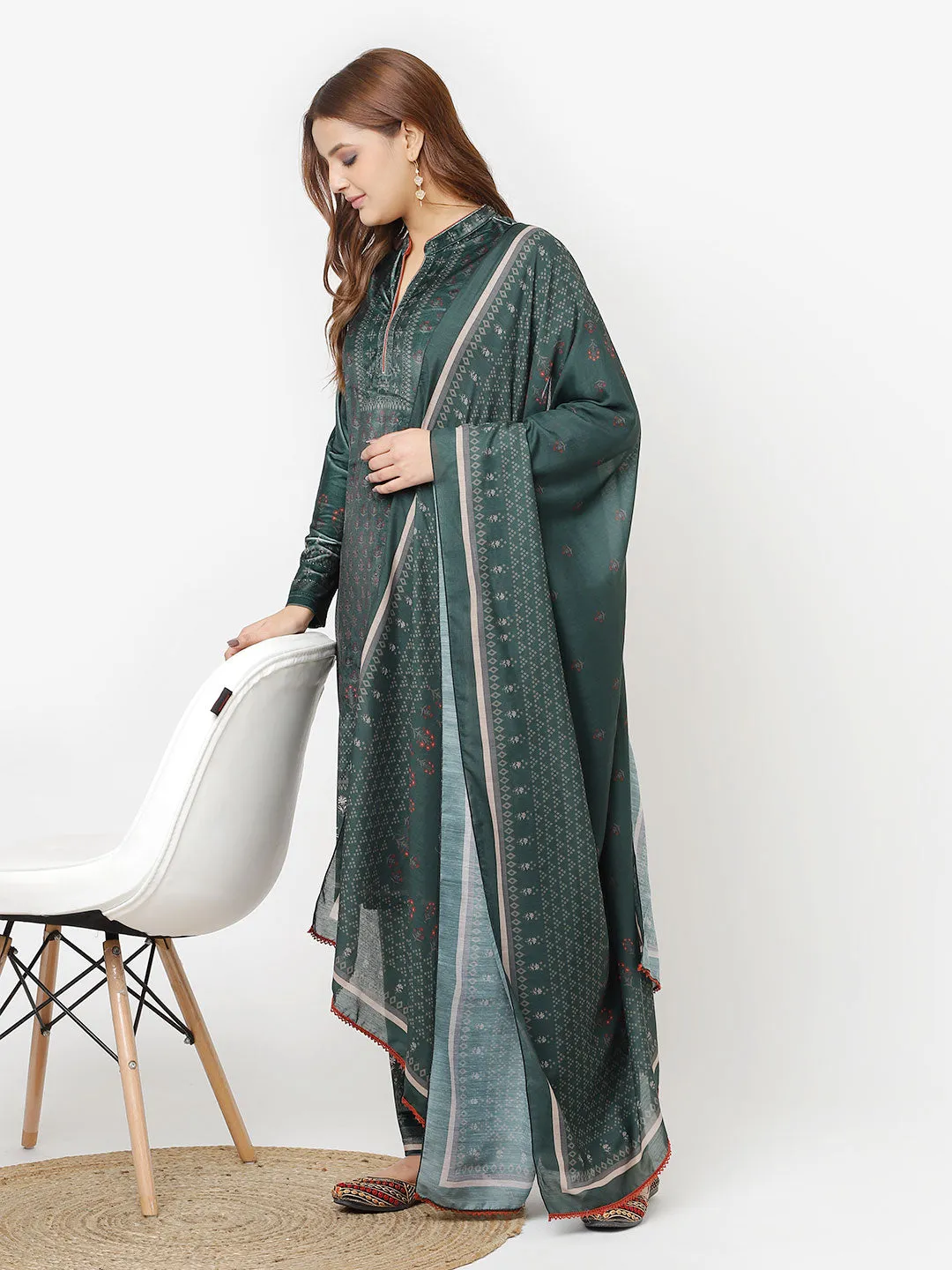 Green Printed Velvet Kurta Set for Women with Geometric Motifs (With Dupatta)