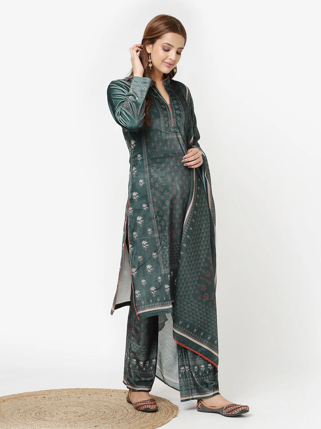 Green Printed Velvet Kurta Set for Women with Geometric Motifs (With Dupatta)