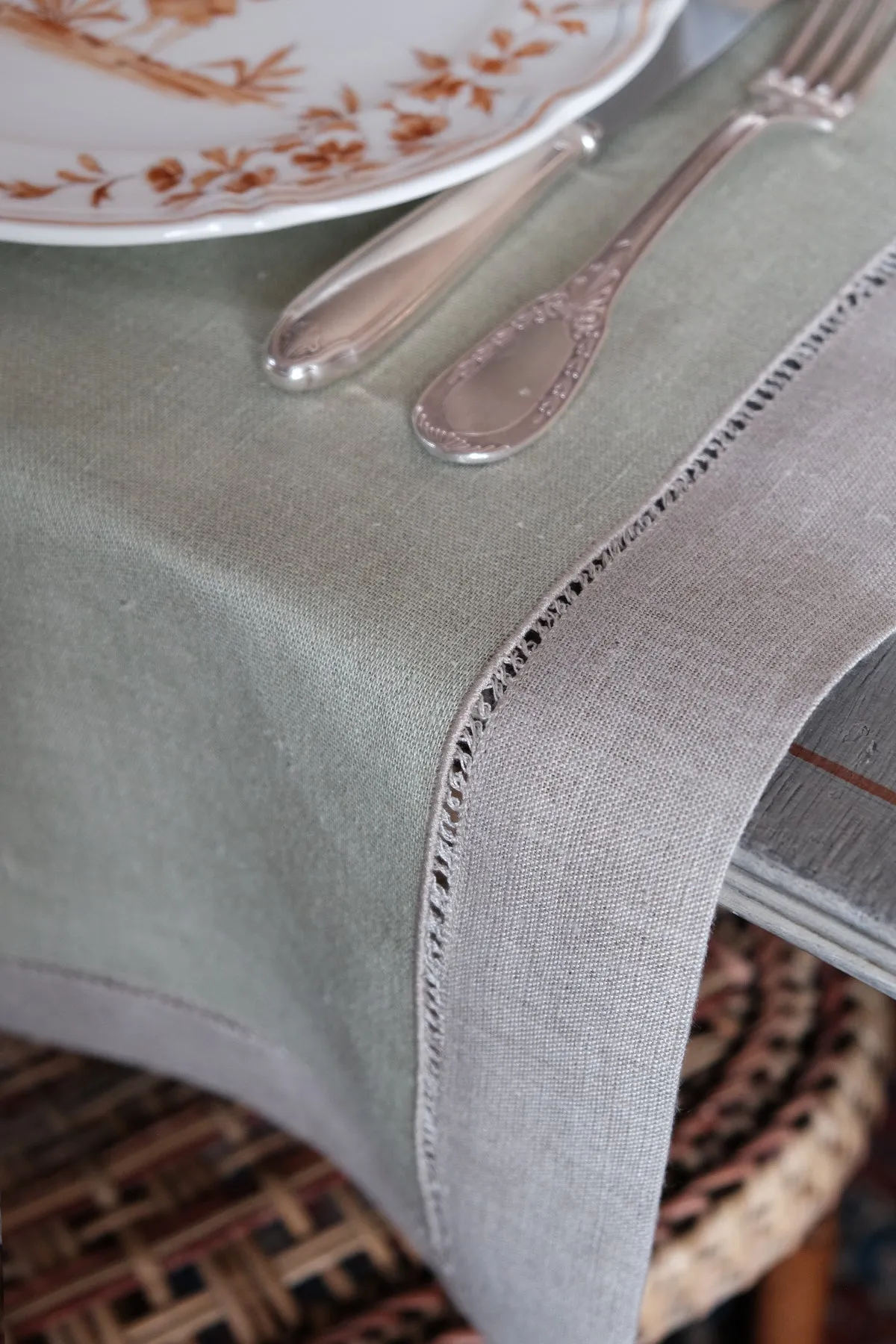 JACQUARD LINEN TABLE RUNNER