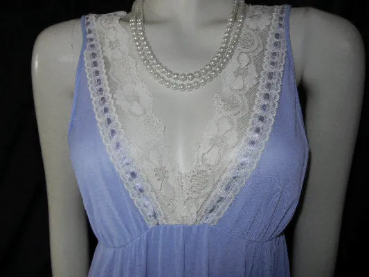 LOVELY LACE & SATIN RIBBON PEIGNOIR & NIGHTGOWN SET IN JACARANDA