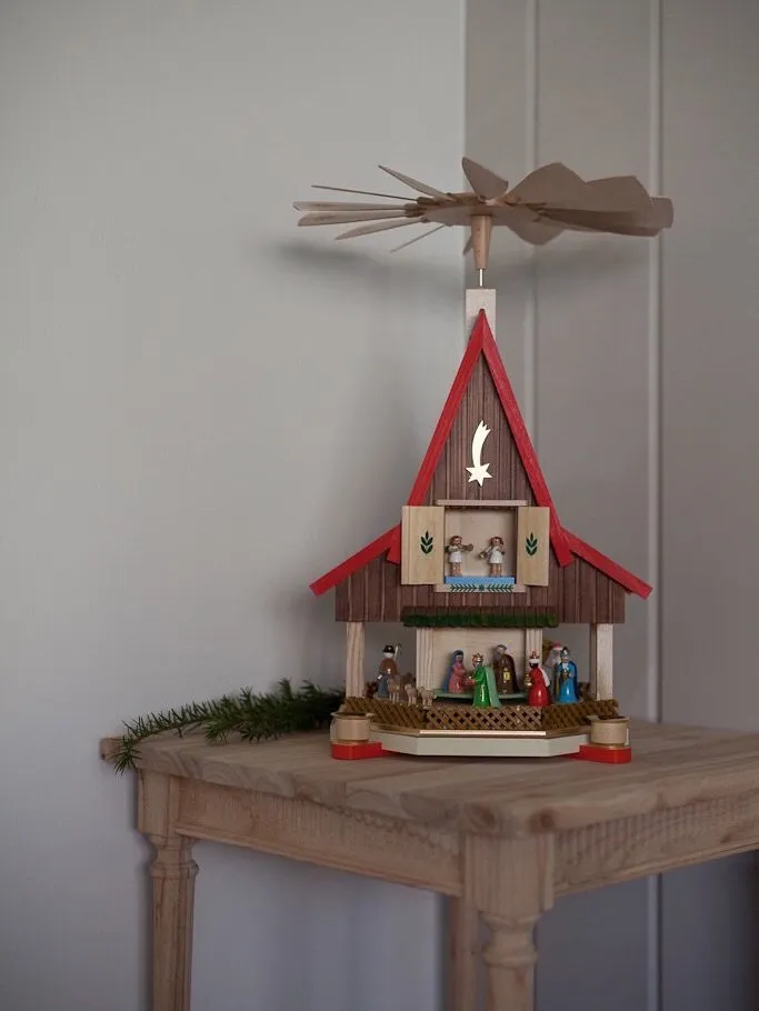 Pyramid Advent House