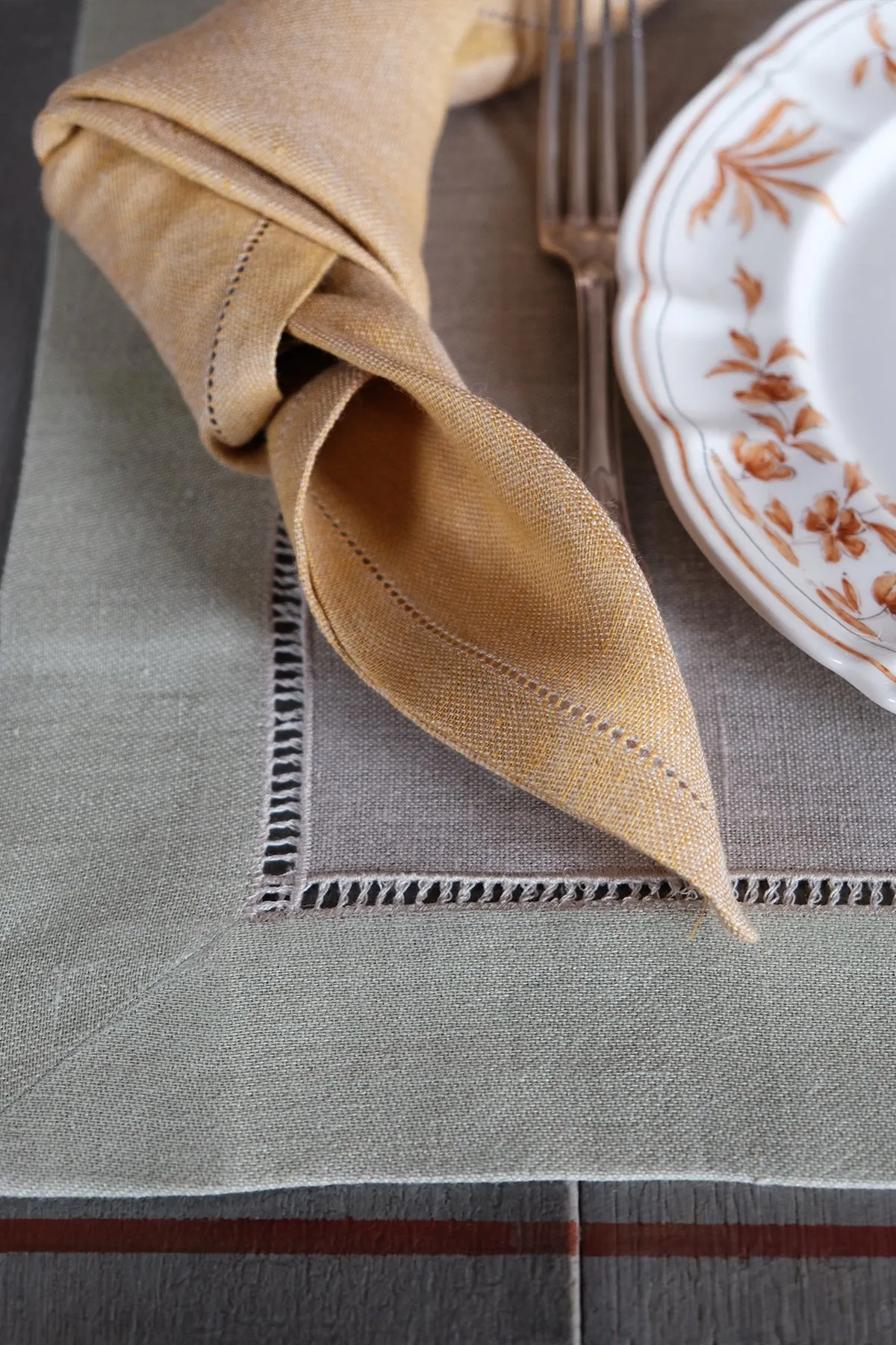 SET OF TWO JACQUARD LINEN PLACEMATS