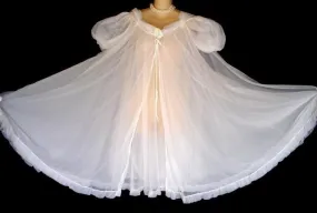 SOLD - GORGEOUS VINTAGE ROVEL OF CALIFORNIA BRIDAL TROUSSEAU NIGHTGOWN & PEIGNOIR ADORNED WITH ROSES IN BRIDAL WHITE