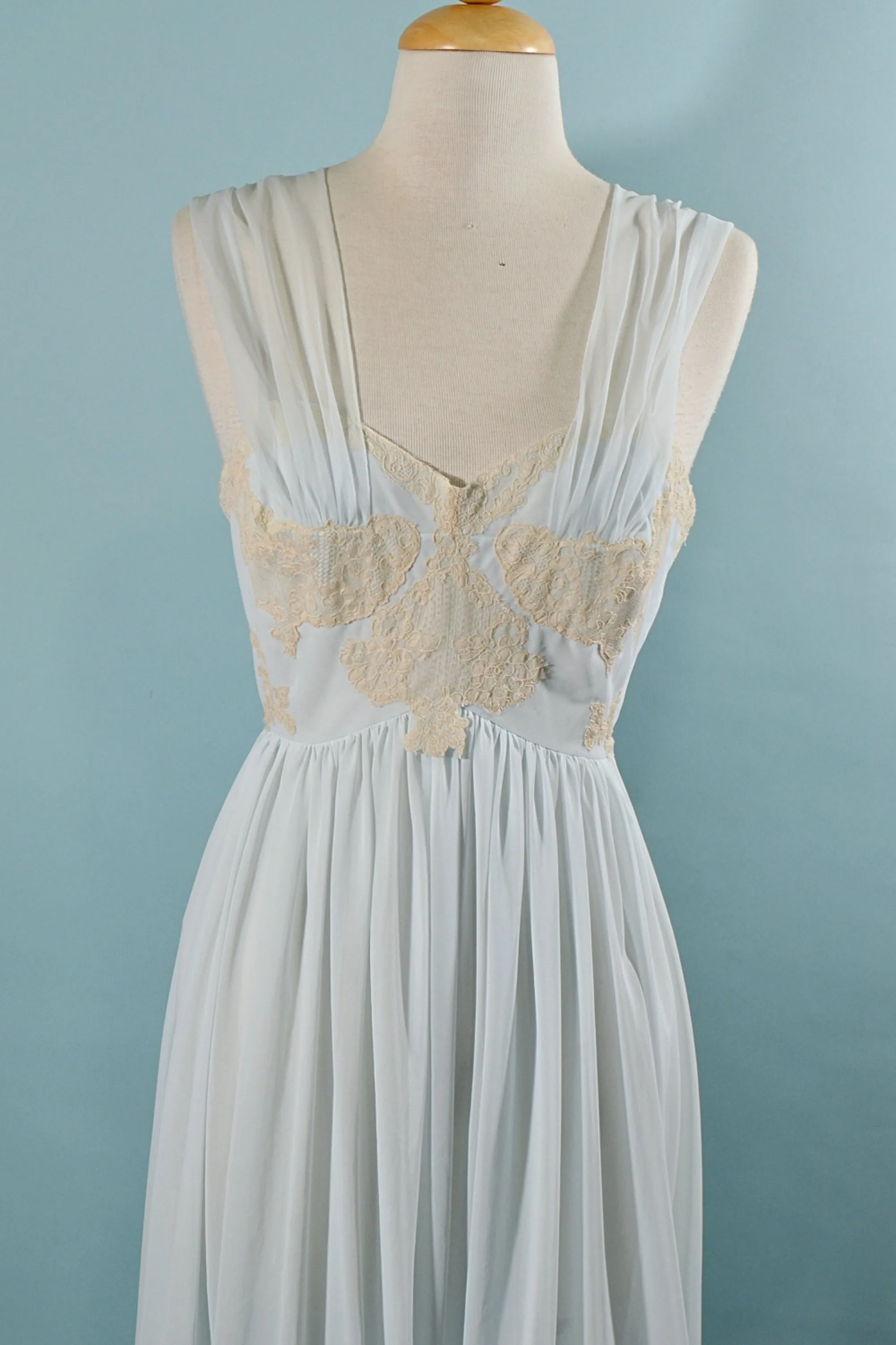 SOLD Vintage Baby Blue & Lace Negligee Nightgown by Munsingwear SZ 34