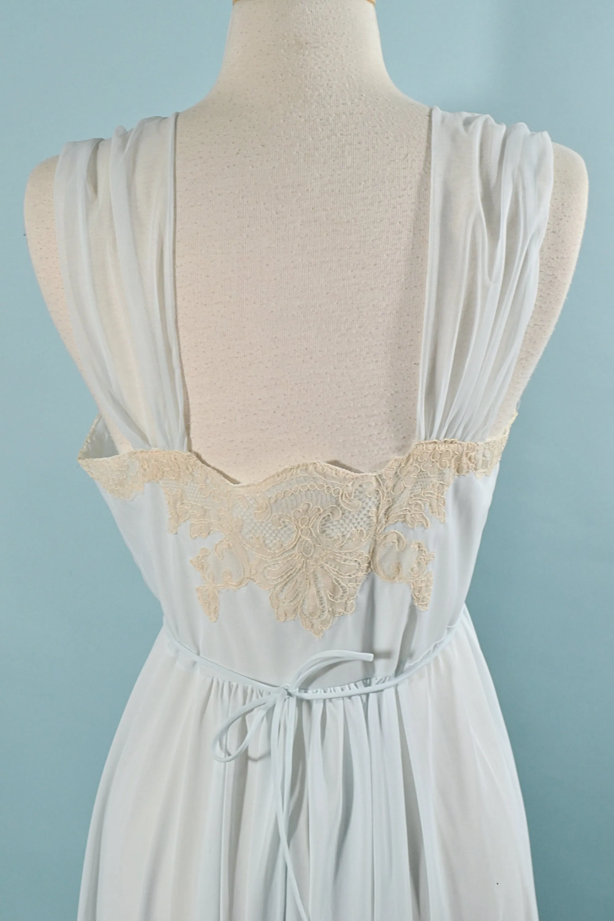 SOLD Vintage Baby Blue & Lace Negligee Nightgown by Munsingwear SZ 34