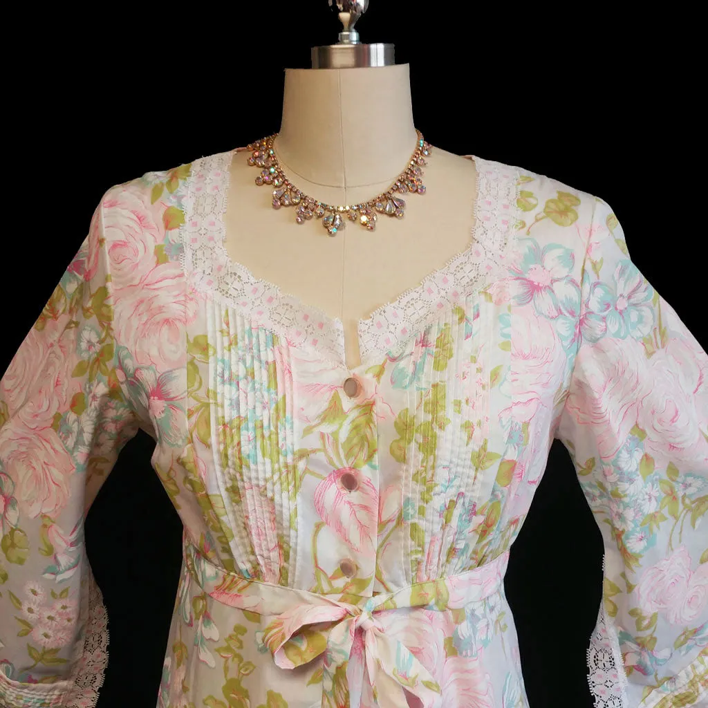 *VINTAGE '60s/ '70s KOMAR SPRING & SUMMER PINK & GREEN FLORAL LACE PEIGNOIR WITH PAGODA SLEEVES & NIGHTGOWN SET