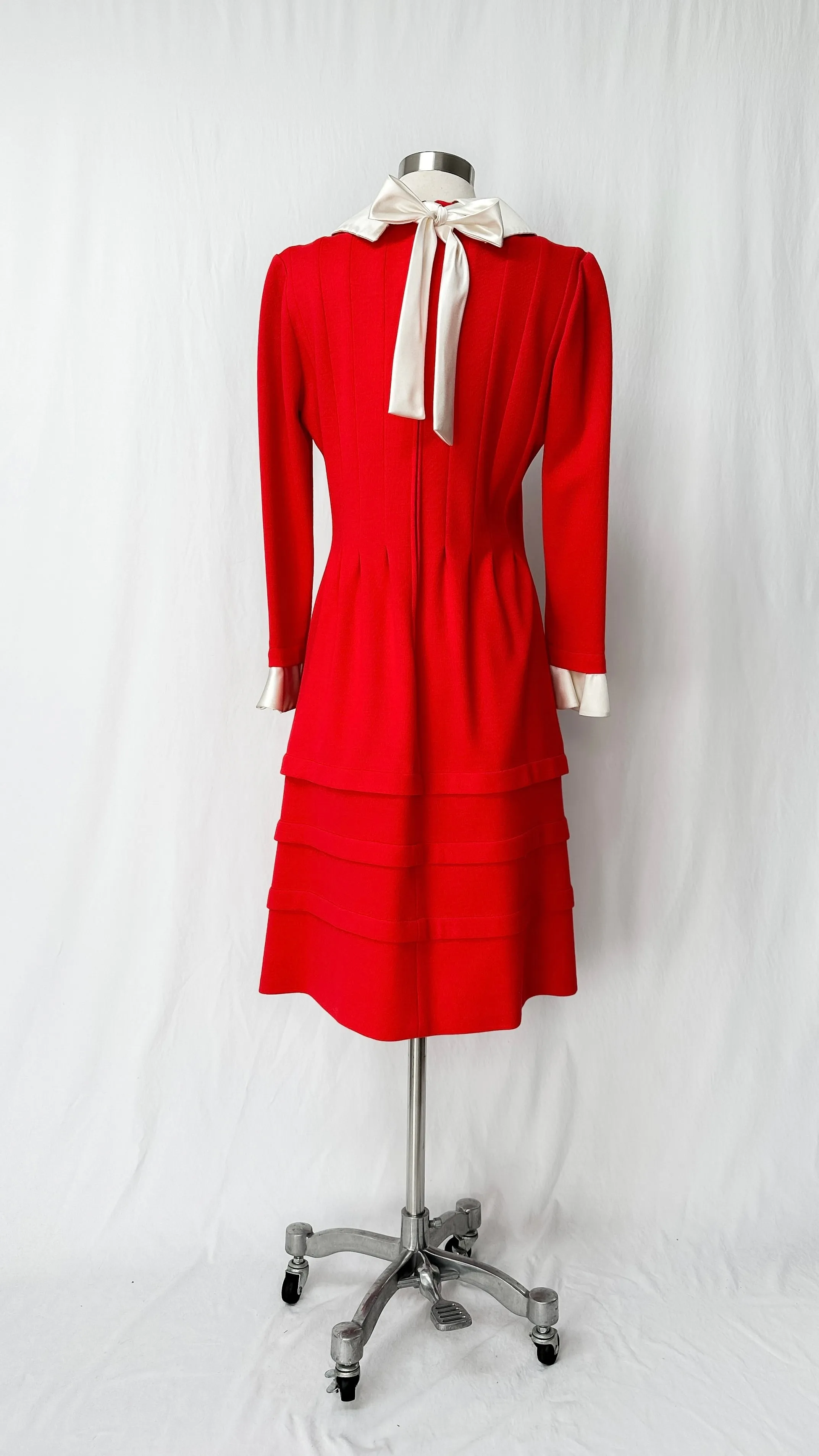 Vintage 60’s Red Wool & Silk Trim Collar & Bow Dress (M)