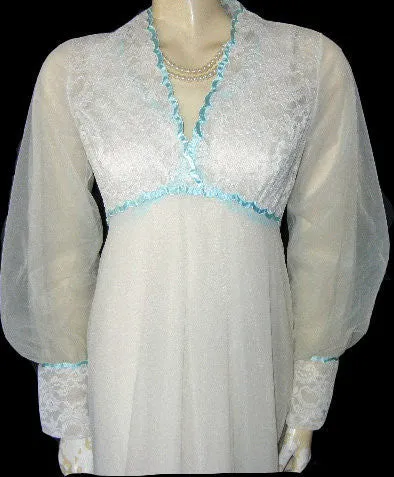 *VINTAGE SHADOWLINE BRIDAL TROUSSEAU DOUBLE NYLON LACE & SCALLOPED SATIN APPLIQUES PEIGNOIR & NIGHTGOWN SET IN AQUA & BRIDAL WHITE