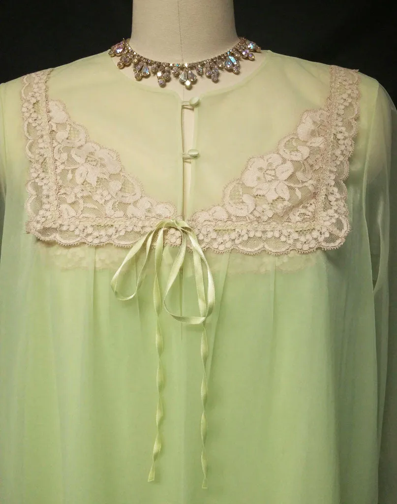 *VINTAGE VANITY FAIR DOUBLE NYLON PEIGNOIR & NIGHTGOWN SET WITH ECRU LACE IN KEY LIME COOKIE